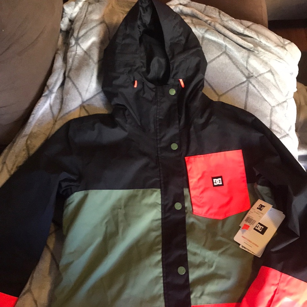 Never worn DC women’s snowboard/ ski jacket